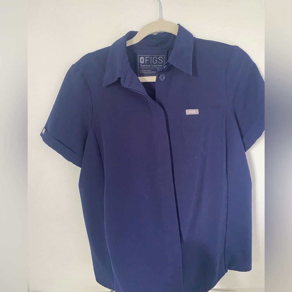 Figs scrub top